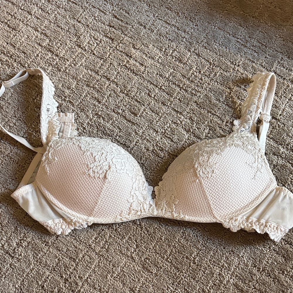 Intimissimi Elegant Lace Women's Bra - Cream
